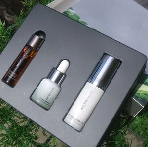 NWT Amore Pacific Sephora Essential Icons Gift